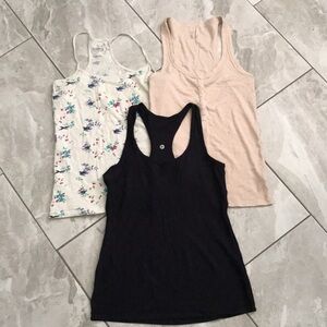 WOMEN - Tank Tops / Bundle of three | S